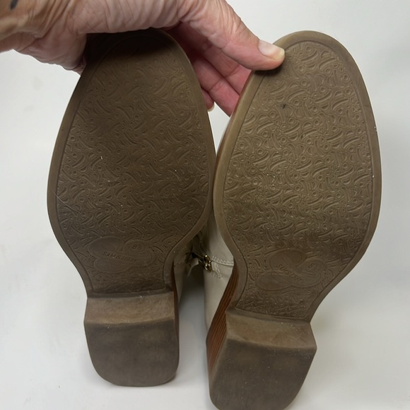 Sam & Libby western booties size 8.5 in ivory with 2” heel. - Picture 8 of 11